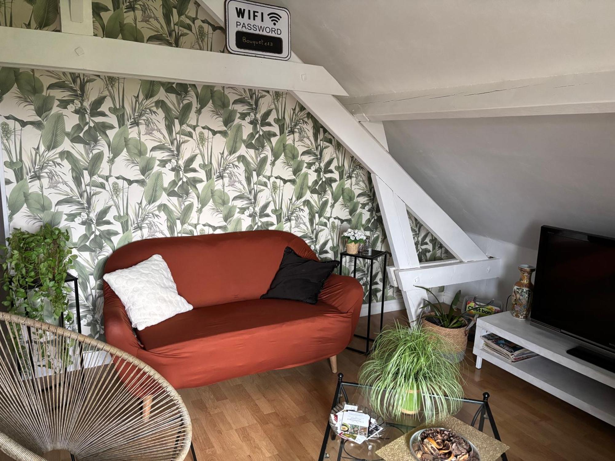 Une Ambiance Cosy Avec Jardin Privatif Nassandres Luaran gambar